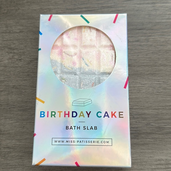 NIB - Miss Patisserie Birthday Cake Bath Slab / Bath Salt Soak (Vegan) - Picture 1 of 4